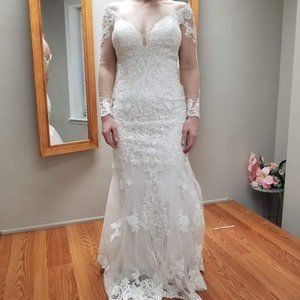 Gorgeous lace wedding dress